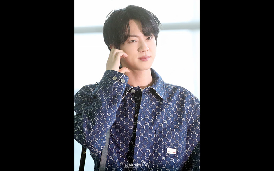 ファンミーティング現場の衝撃事件、BTSジンに“奇襲キス”した女性がついに裁判へ