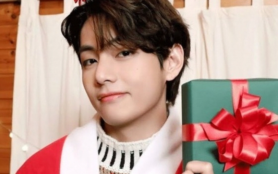 BTS V、冬を越えて響く一曲――「Christmas Tree」が示した“21世紀の定番”