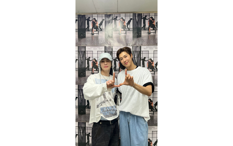 物議を経て活動再開のSHINeeキー、ユンホと仲睦まじいツーショット