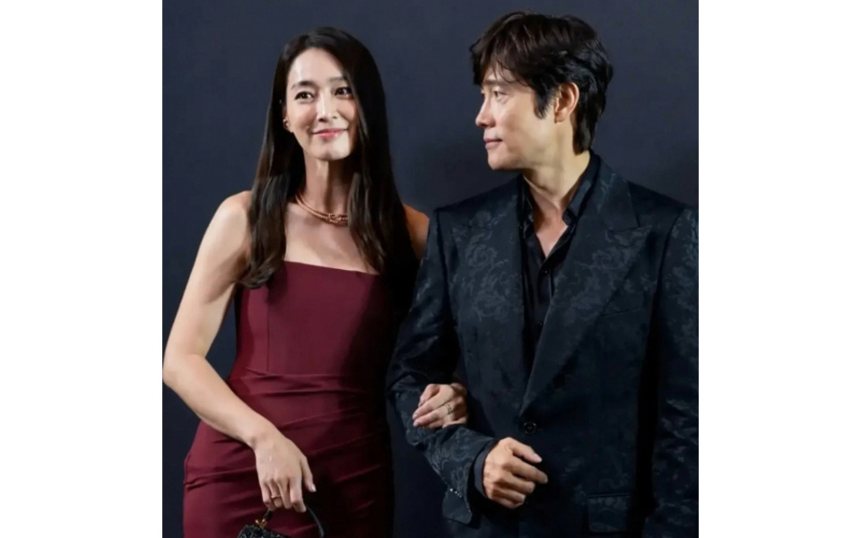 イ・ミンジョン、ドレスの紐が見えた写真をSNSで自ら公開した理由