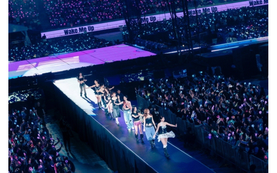 TWICE、国立競技場で6回目のワールドツアー『THIS IS FOR』の日本追加公演を開催