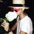 G-DRAGON、花に酔いしれる…ファッションセンス溢れる写真を公開