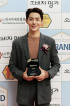 シン・ジェハ、2016韓国ブランド賞で「ライジング・スター賞」受賞