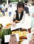 ク・ヘソン、「どちらにお金を置くと大ヒットするかな?」