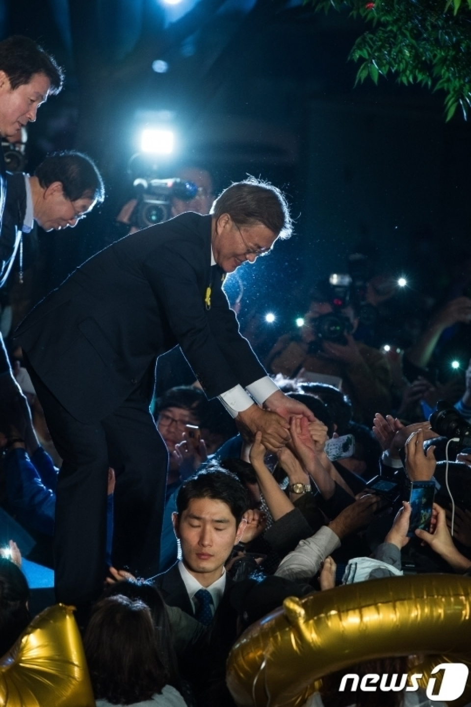 文在寅氏、新大統領に当選…韓国9年2か月ぶりの政権交代