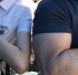 キム・セロン、華奢な腕…の横にいるのは誰?