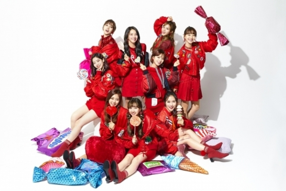 TWICE「Candy pop」、オリコン月間チャート2位に