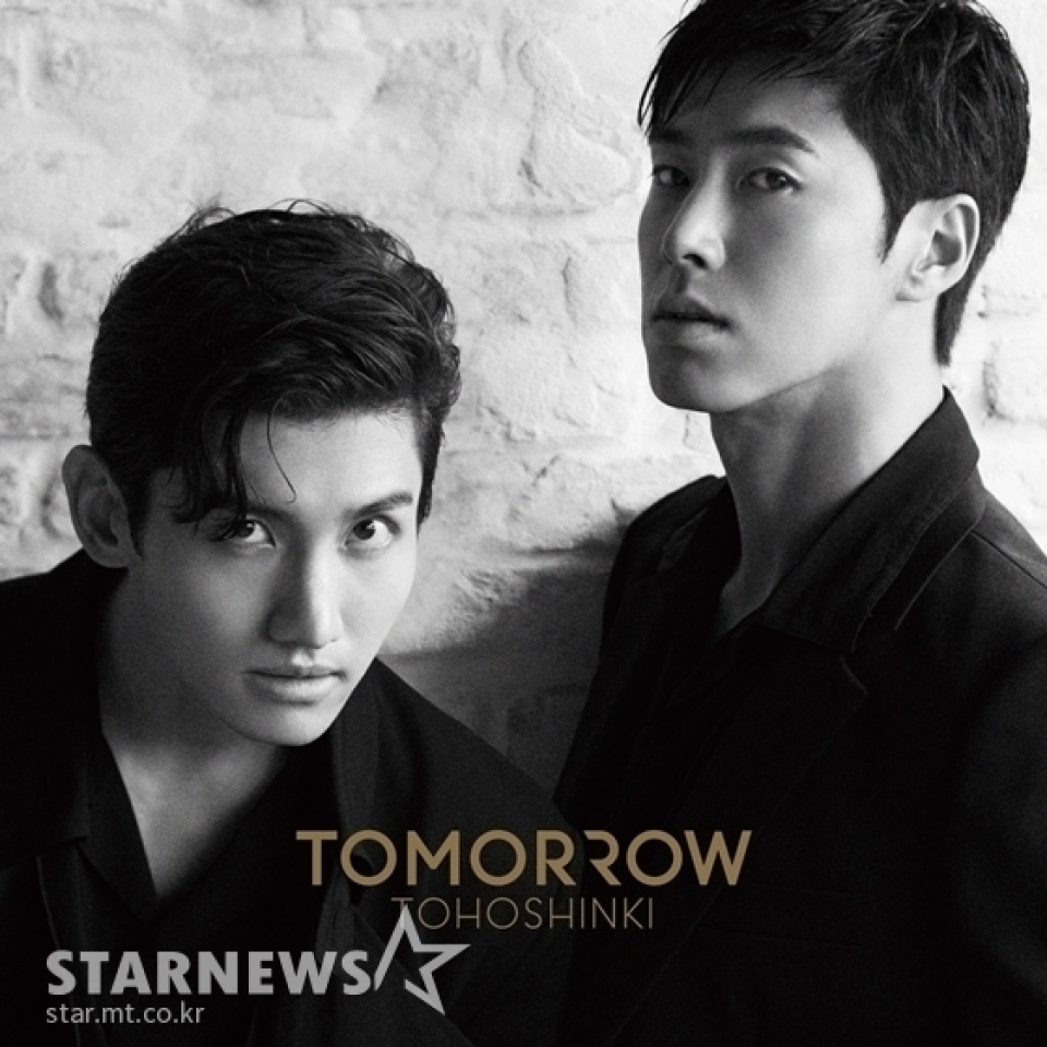 東方神起、日本ニューアルバム『TOMORROW』オリコンチャート1位に