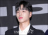 iKONク・ジュネ、記者会見でファンに直接謝罪