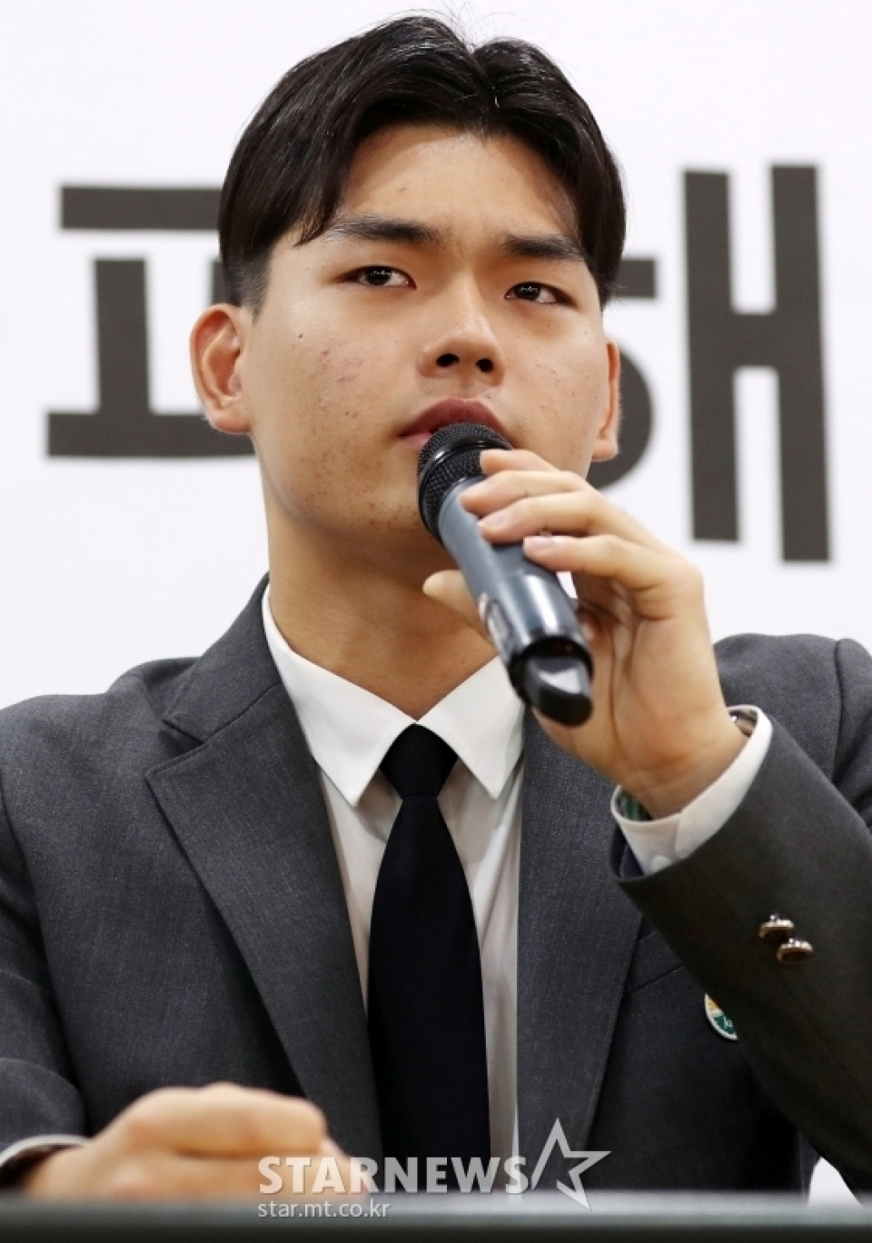 The East Lights.イ・ソクチョル、告訴人として警察の調査に出席