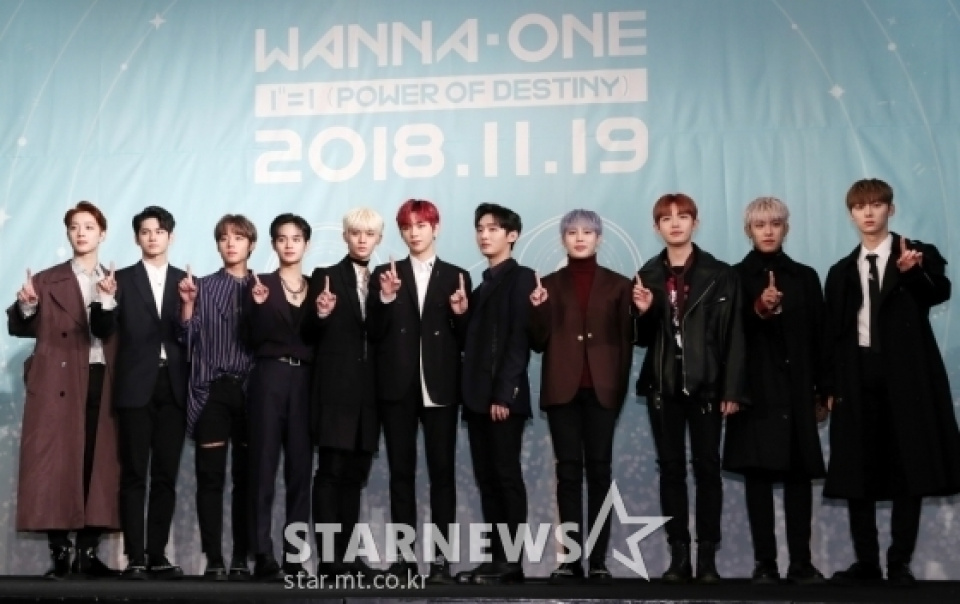 Wanna One、アルバム発売記者会見に出席