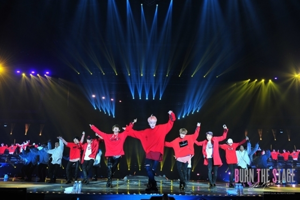 防弾少年団『BURN THE STAGE』、米興行ランキングの10位に