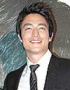 ヘニーの涙パワー、『マイファーザー』週末興行1位に 