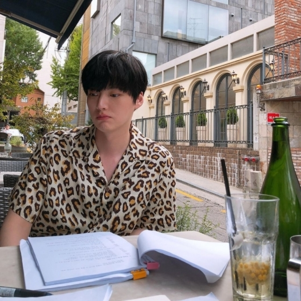 アン・ジェヒョン、日常の何気ない写真を公開