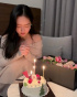 キム・ユジ、清純美あふれる姿で誕生日を自ら祝う