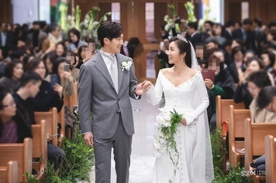 イ・ワン♥イ・ボミ、結婚式の写真公開