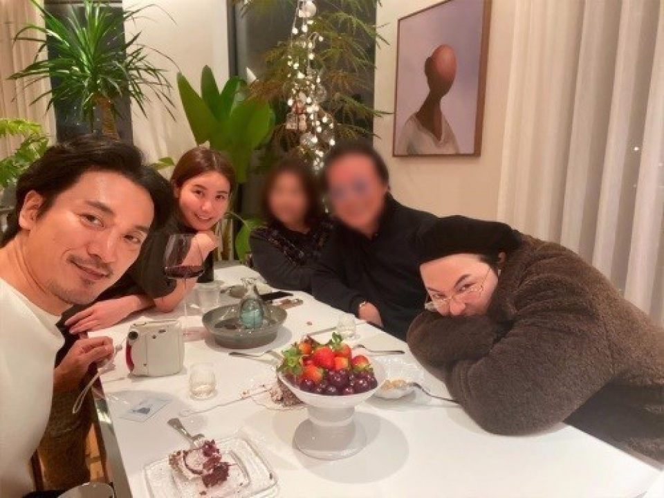 G-DRAGON、姉夫婦との家族写真に登場