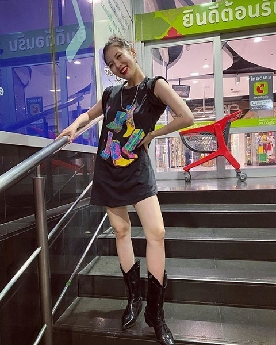 脚線美 キム・ヒョナ、下衣失踪ファッションで脚線美を誇る | 韓流ニュース | 韓流大好き!