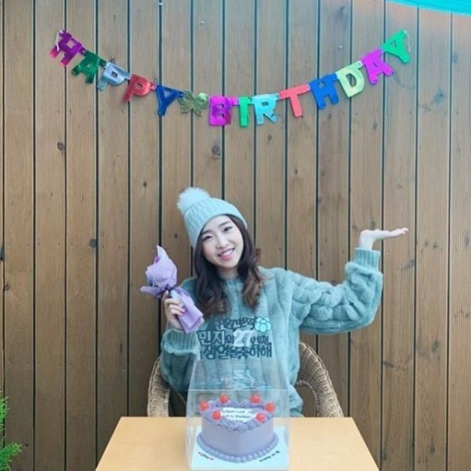 MINZY、誕生日ケーキを前にファンにメッセージ