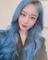 ジヨン、青色のヘアスタイルで人形のような美貌を誇る