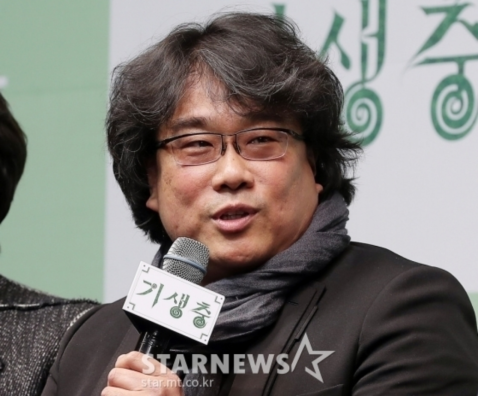 ポン・ジュノ監督、オスカー受賞後韓国で初記者会見