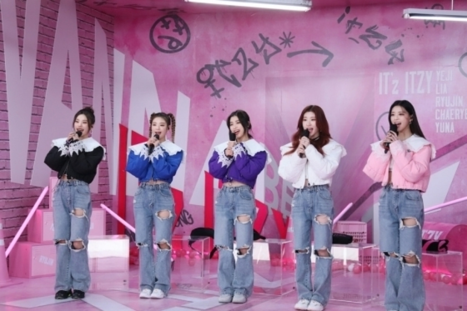 ITZY、日本デビューショーケース開催「皆さんと会えるように最善を尽くす」