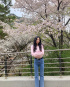 イム・ジヨン、桜の下で春を満喫