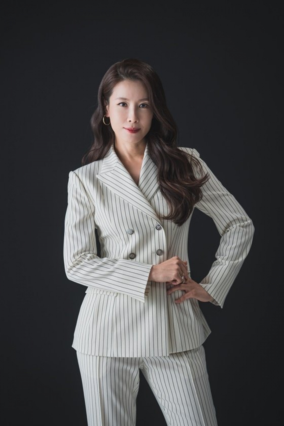 イ・テラン、『有益な詐欺』に特別出演…チョン・ウヒと対立