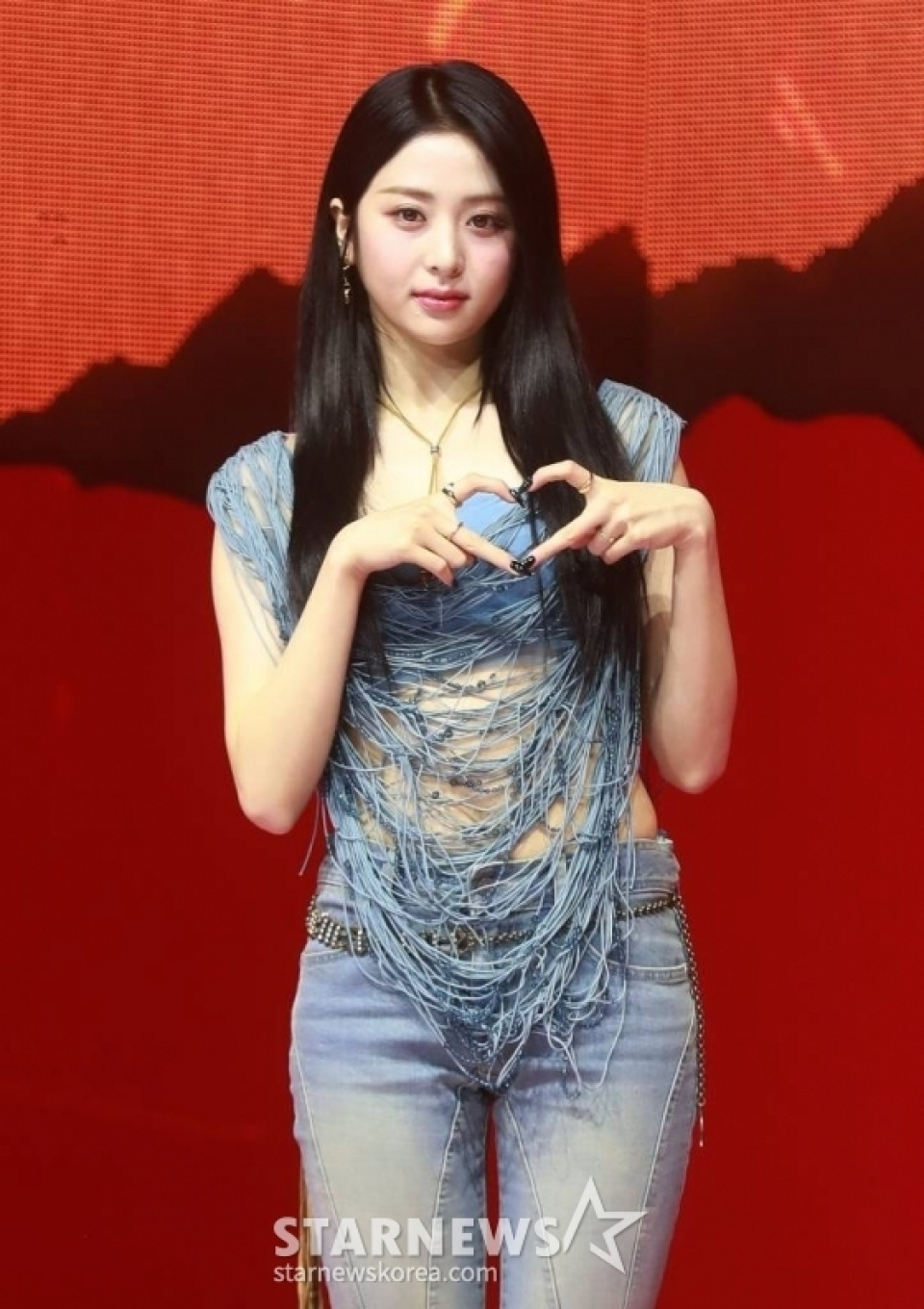 LE SSERAFIMホ・ユンジン、家族の訃報でサイン会不参加 | 韓流ニュース