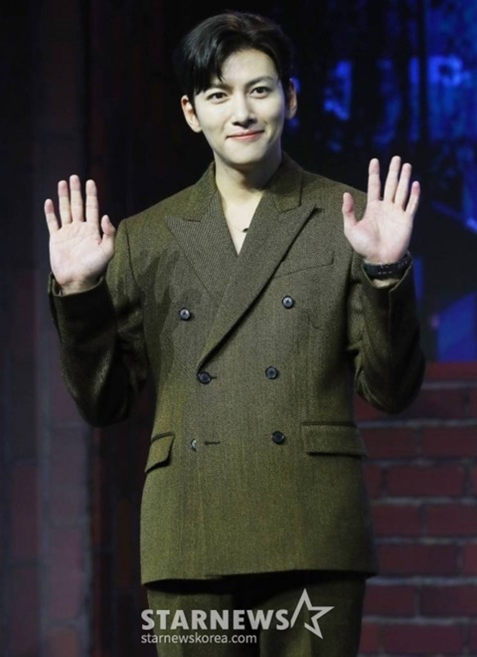 チ・チャンウク、室内喫煙騒動を謝罪「不適切な行動を深く謝罪」 韓流ニュース 韓流大好き!