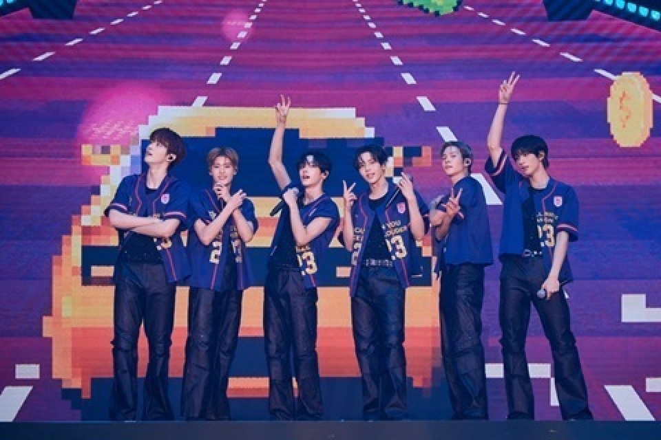 RIIZE RIIZINGLOUD 北米ツアーMD フーディ RIIZE RIIZINGLOUD 北米ツアーMD フーディ