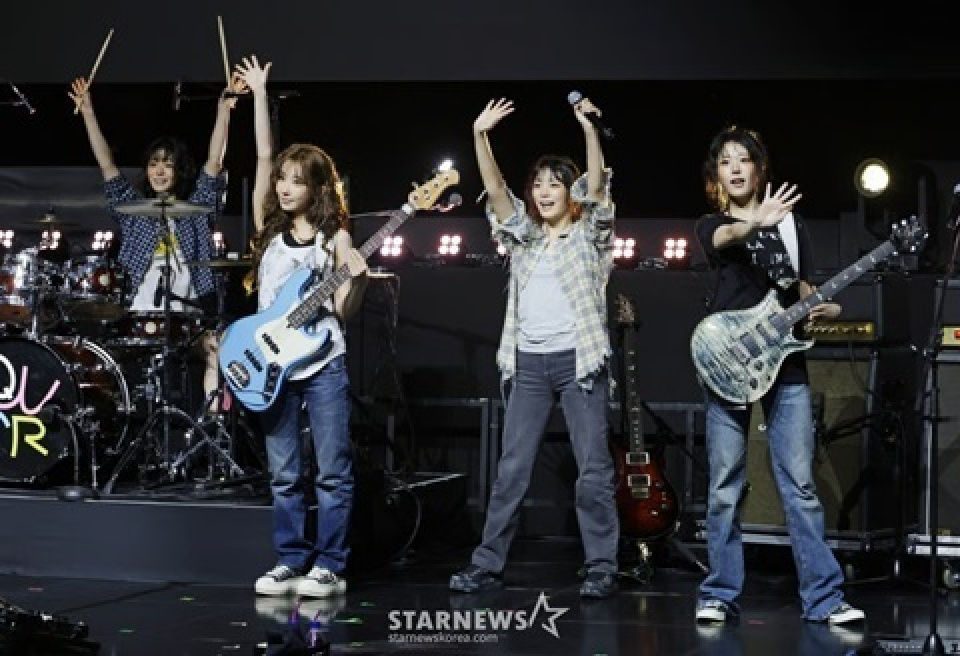 QWER、スペシャルLP「Beyond the Discord」限定販売 | 韓流ニュース