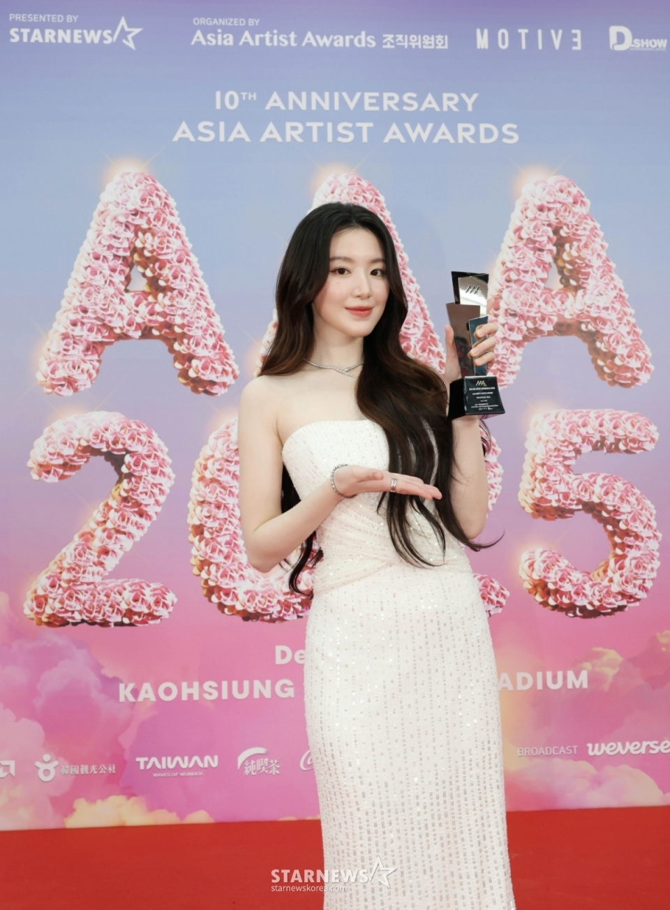 AAA 2025でi-dle シュファ、デビュー7年目で初の個人受賞「メンバーに