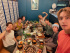BTS、Vがメンバーとの焼き肉会食写真を公開
