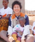 笑顔のイ・ソンギュン、アフリカの純粋な子供たちと 