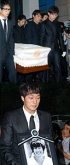 故パク・ヨンハさん、城南の永生火葬場に到着