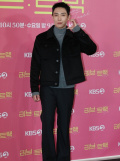 CGVヨンドゥンポ店で行われた、2025年KBS 2TV単幕プロジェクト「ラブ：トラック」の制作発表会に出席し、ポーズを取る俳優イ・ジュン。