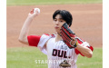 NCTのジャニー、プロ野球LGツインズのホームゲームで勝利祈願の始球