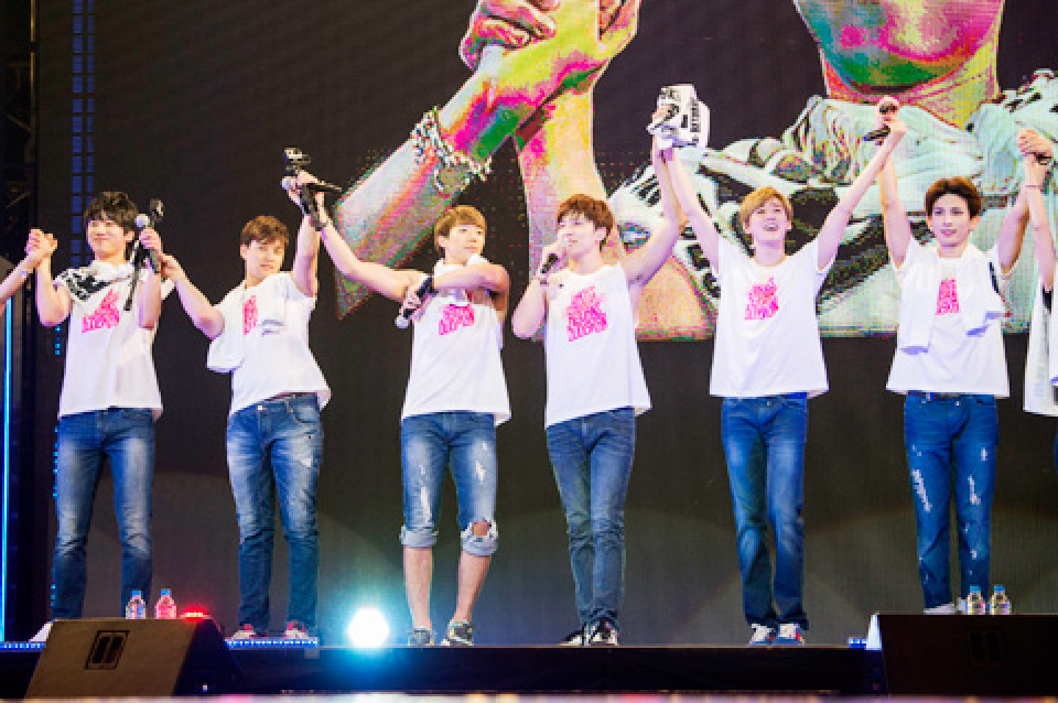 U-KISS JAPAN LIVE TOUR 2014 ～Memories～ RETURNS in BUDOKAN(1)